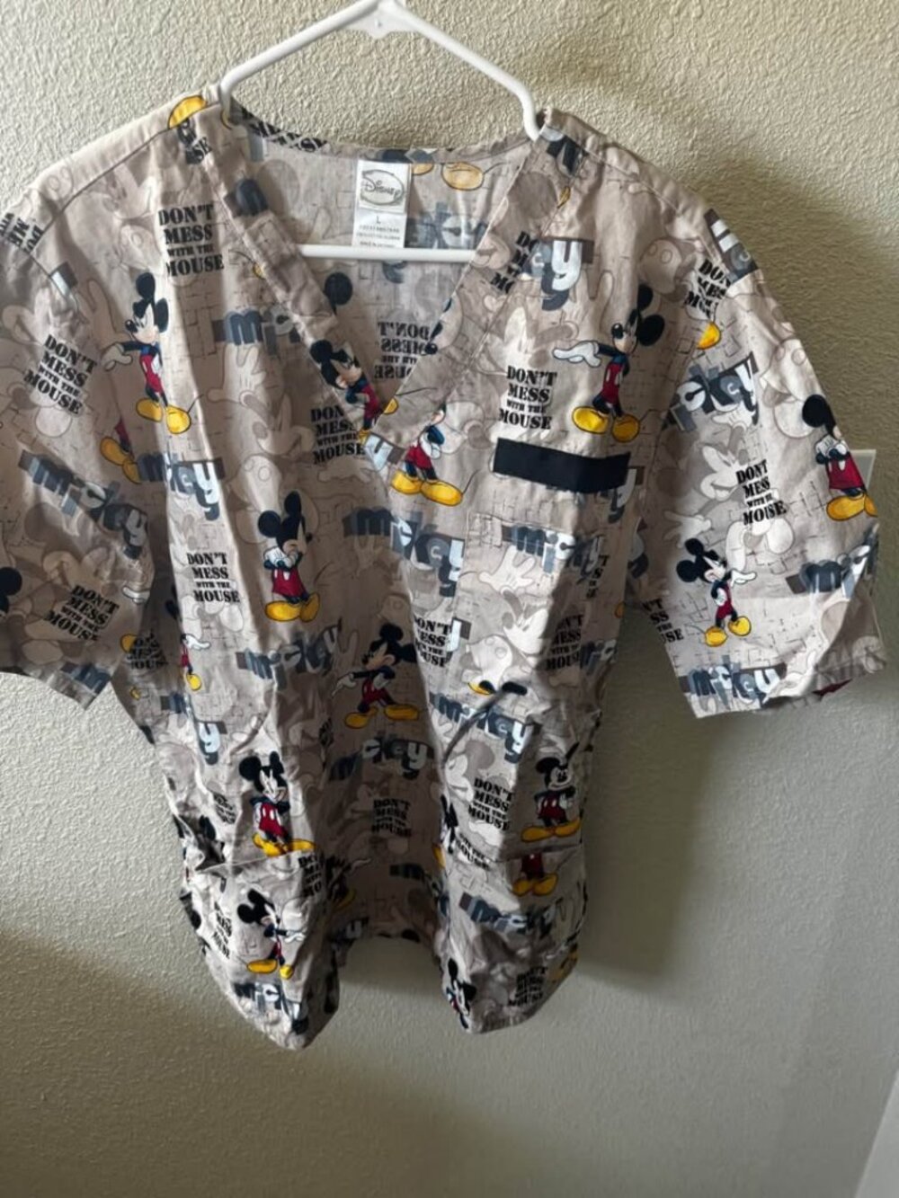 Disney Mickey Mouse Scrub Top Size Large